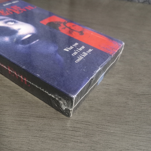 1995 Hear No Evil Vhs New Factory Sealed - Picture 9 of 10